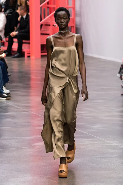 Look 24
